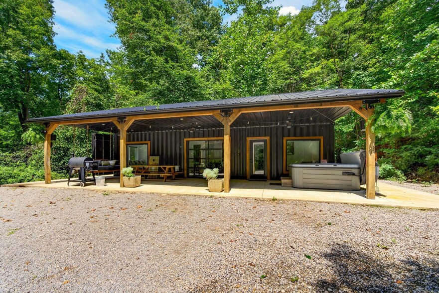 More Photos Of 21360 State Route 327, Laurelville Specialty For Sale