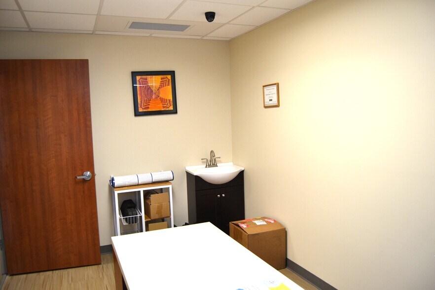 More Photos Of 2 Hospital Plz, Old Bridge Medical For Lease