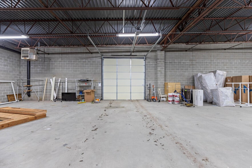 More Photos Of 1670 S Highway 165, Providence Storefront For Sale