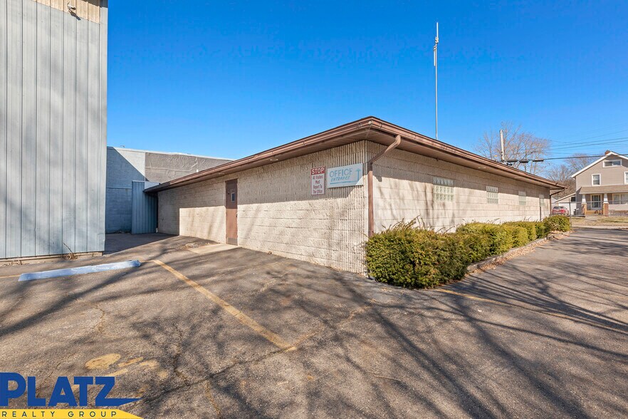 More Photos Of 1929 Larchmont Ave NE, Warren Warehouse For Sale