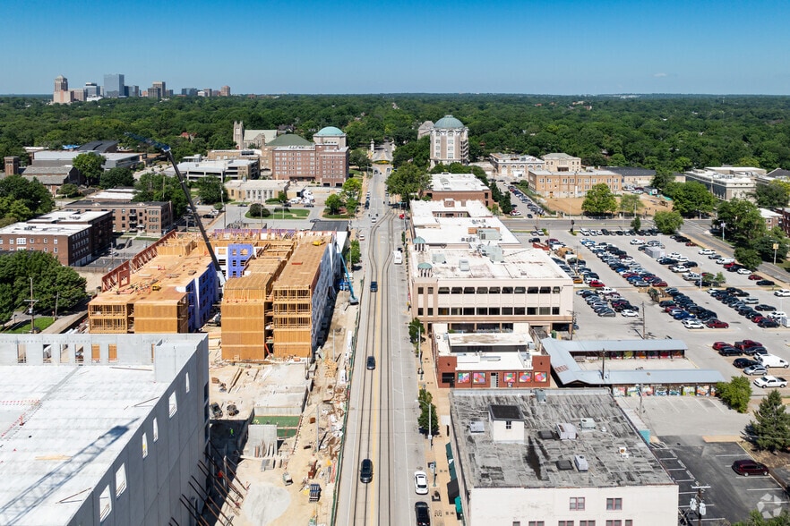 More Photos Of 6677-6683 Delmar Blvd, University City Unknown For Lease