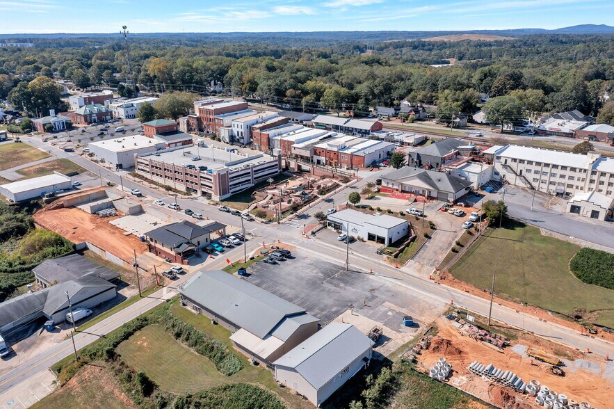 More Photos Of 179 E Moreno St, Buford General Retail For Sale