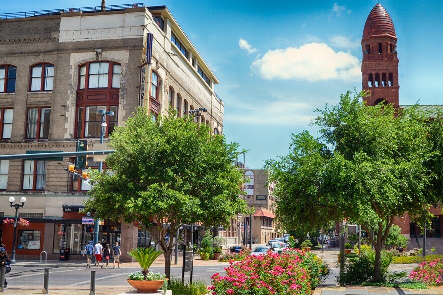 More Photos Of 126 E Main Plz, San Antonio Apartments For Sale