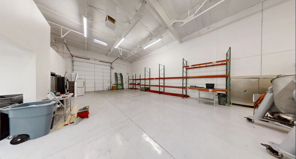 More Photos Of 1745 W Deer Valley Rd, Phoenix Light Distribution For Sale
