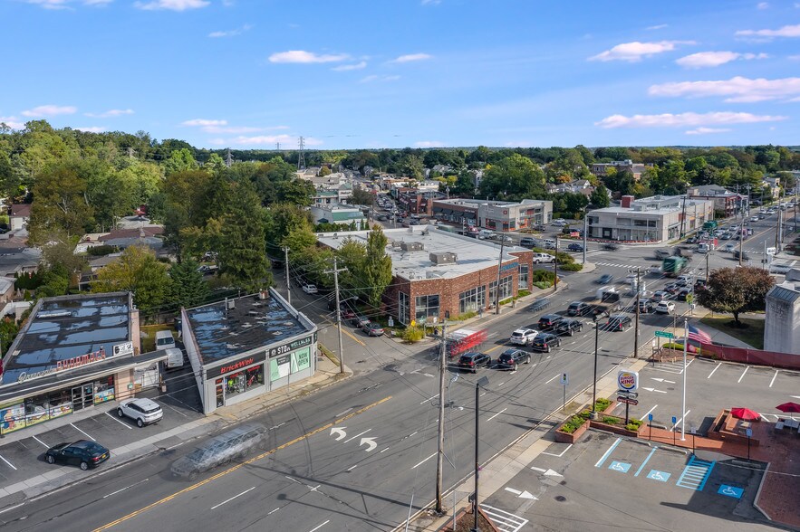 More Photos Of 7 Northern Blvd, Greenvale Storefront For Lease