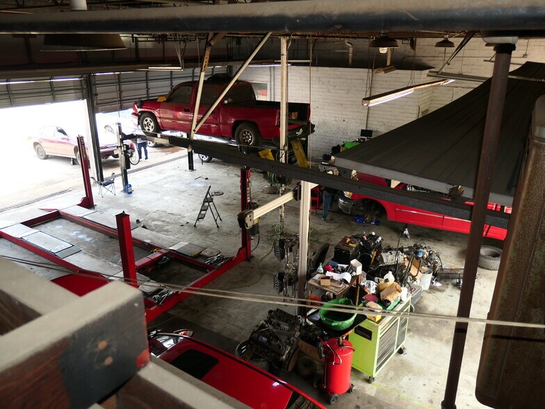 More Photos Of 401 W Southmore Ave, Pasadena Auto Repair For Sale