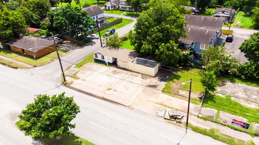 More Photos Of 2301 Lockwood Dr, Houston Auto Repair For Sale