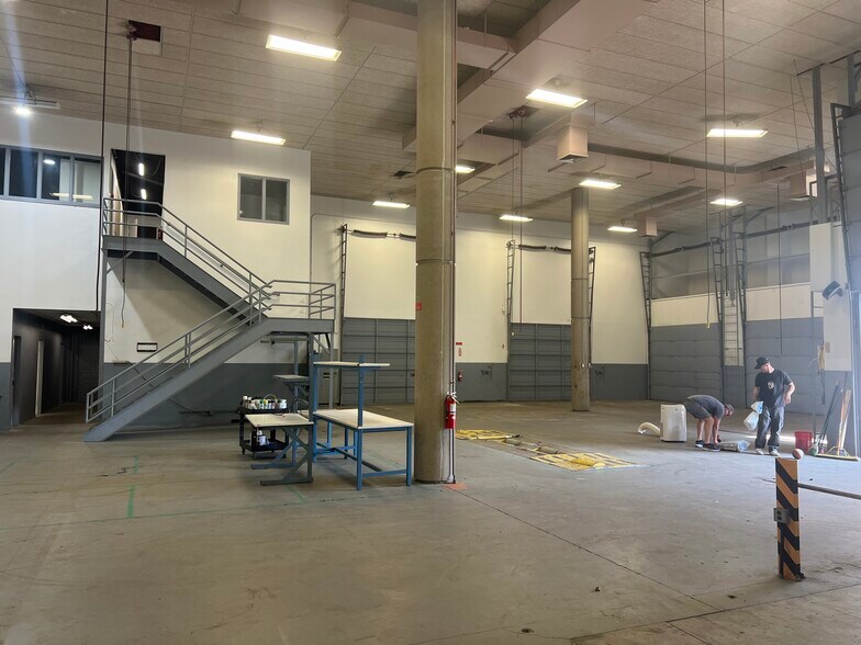 More Photos Of 275 Portsmouth Ave, Stratham Light Manufacturing For Sale