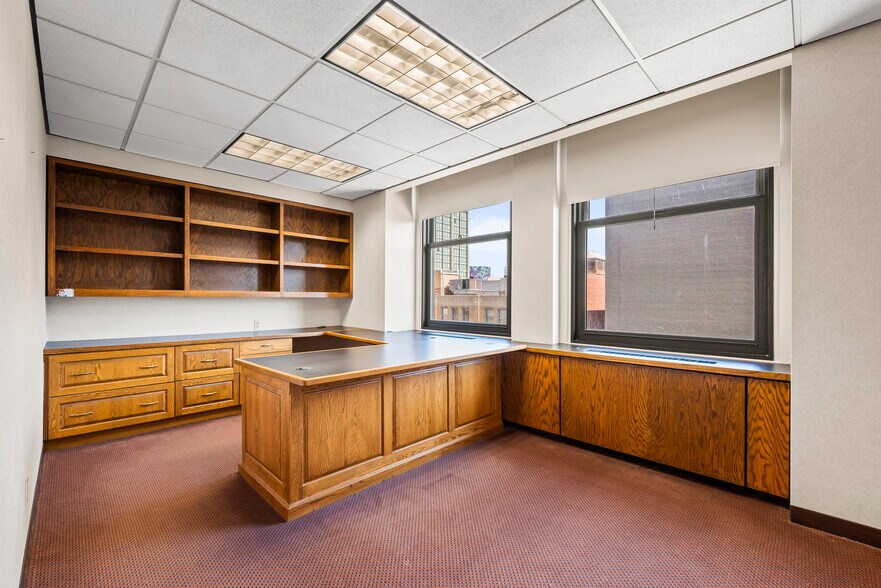 More Photos Of 226 2nd St SE, Cedar Rapids Office For Sale