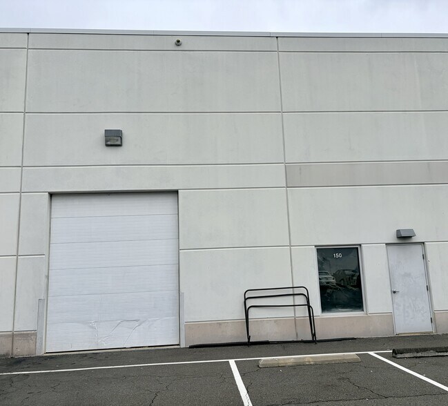 More Photos Of 22821 Silverbrook Center Dr, Sterling Showroom For Lease