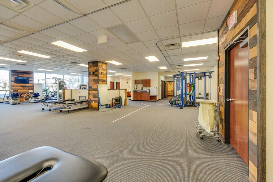 More Photos Of 400-444 Clinchfield St, Kingsport Medical For Sale