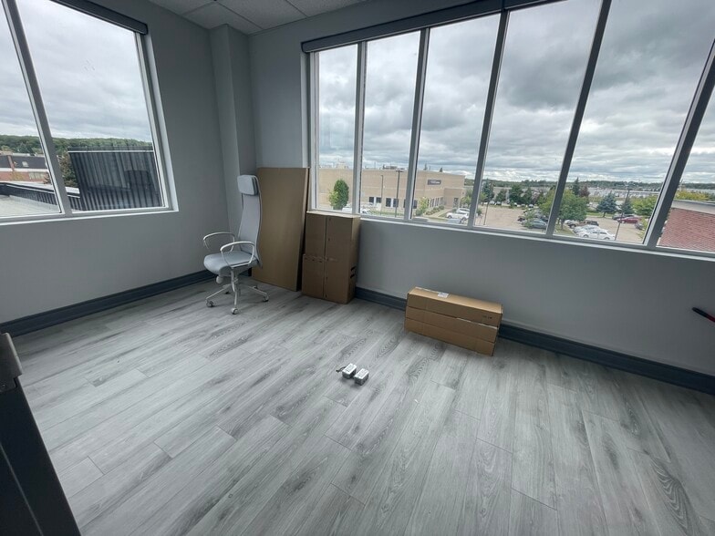 More Photos Of 1241 Strasburg Rd, Kitchener Storefront Retail Office For Sale