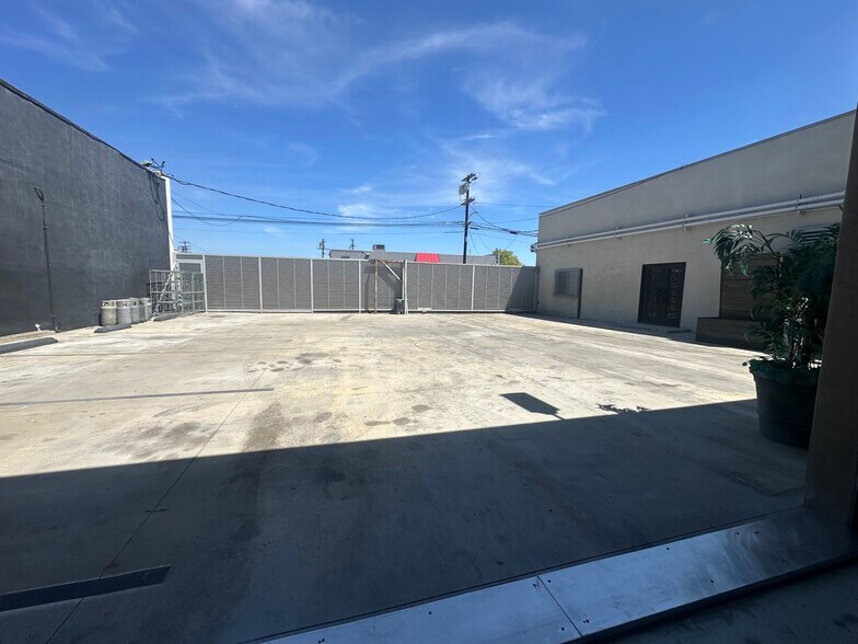 More Photos Of 7255 Atoll Ave, North Hollywood Manufacturing For Lease