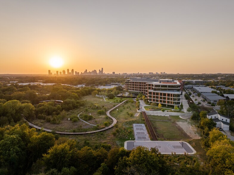 More Photos Of 1017 Springdale Rd, Austin Unknown For Lease