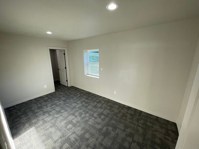 More Photos Of 7447 W 78th St, Tulsa Office For Lease