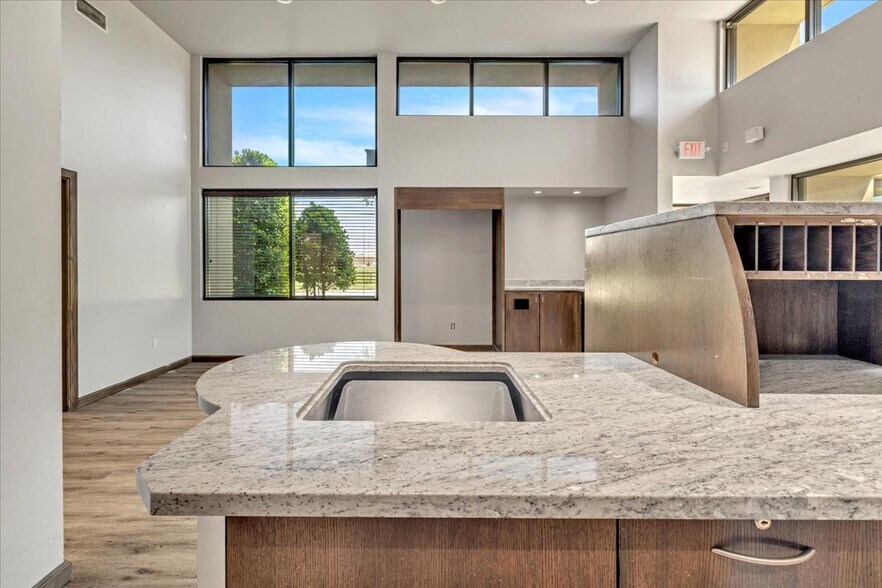 More Photos Of 809 Cornell Pky, Oklahoma City Storefront Retail Residential For Lease