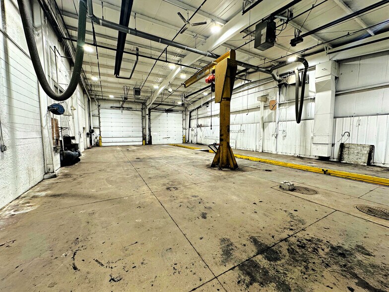 More Photos Of 170 W 18th St, Waterloo Industrial For Sale