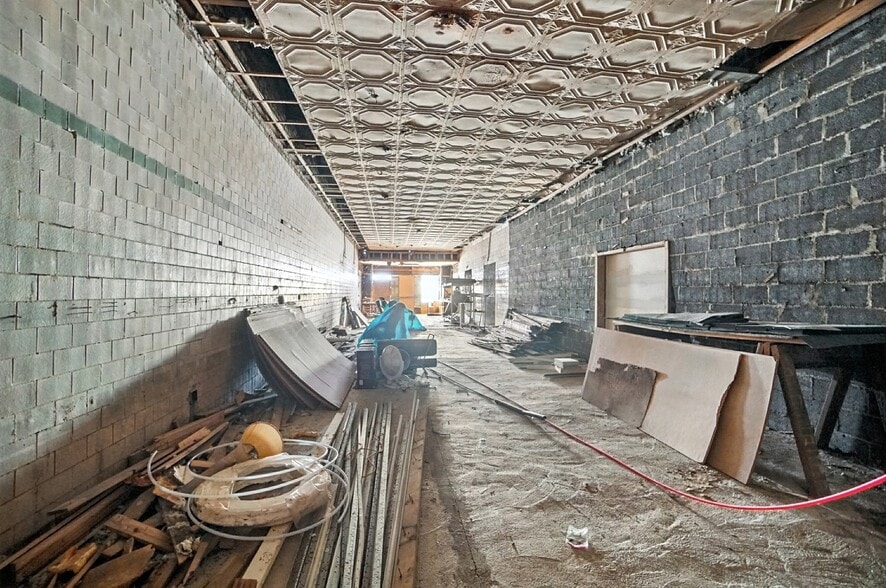 More Photos Of 6105-6117 Vine St, Cincinnati Storefront Retail Residential For Sale