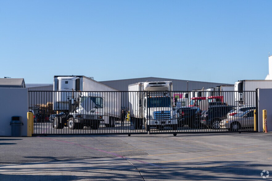 More Photos Of 5233-5235 Alcoa Ave, Vernon Warehouse For Lease