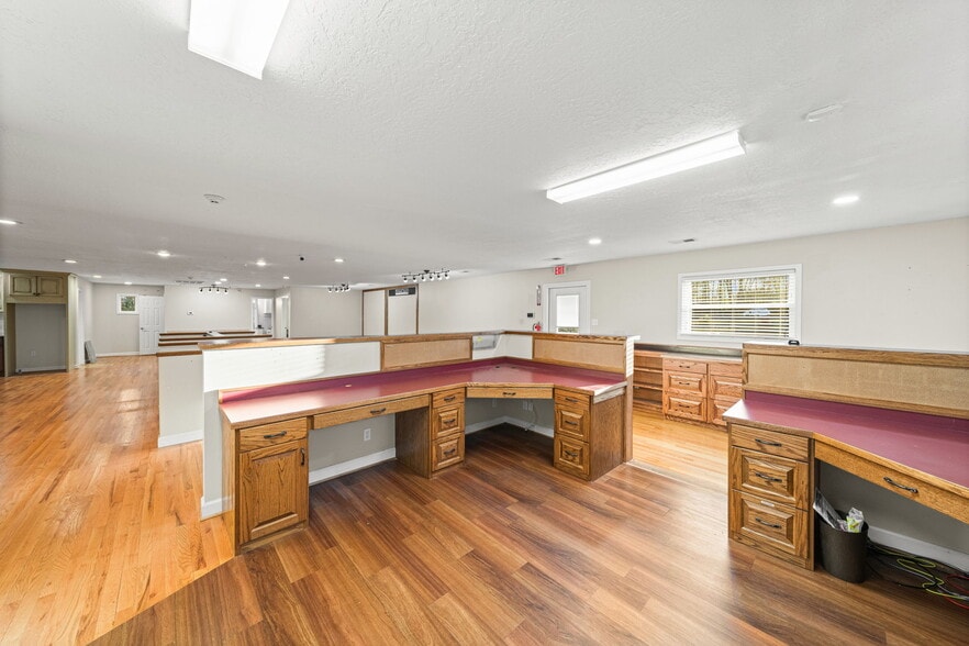 More Photos Of 125 Woodhaven Rd, North Wilkesboro Office For Sale