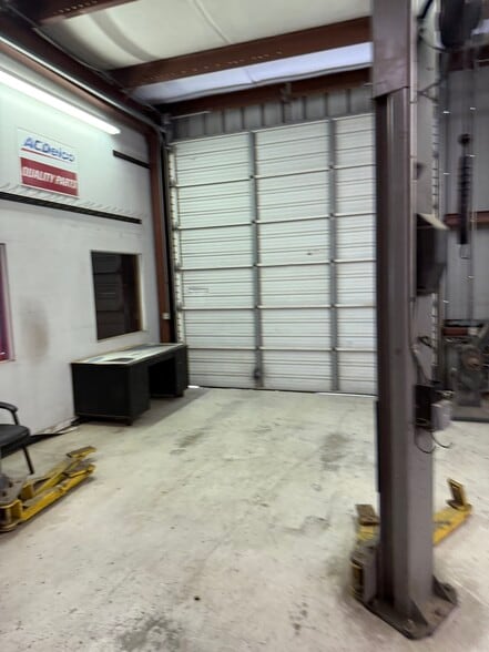 More Photos Of 4005 N Navarro St, Victoria Warehouse For Lease