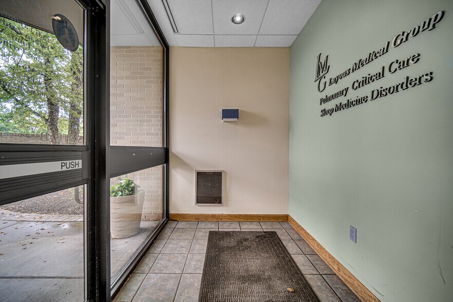 More Photos Of 9711 Valparaiso Dr, Munster Medical For Lease