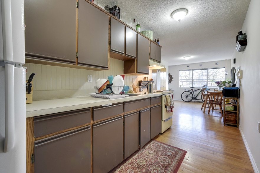 More Photos Of 9103 Glover Rd, Langley Storefront Retail Residential For Lease