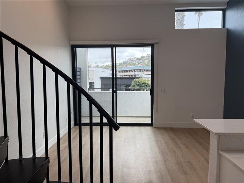 More Photos Of 7606 Girard Ave, La Jolla Apartments For Sale