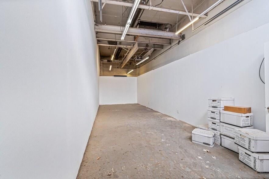 More Photos Of 75 Windsor Ave, Mineola Warehouse For Sale