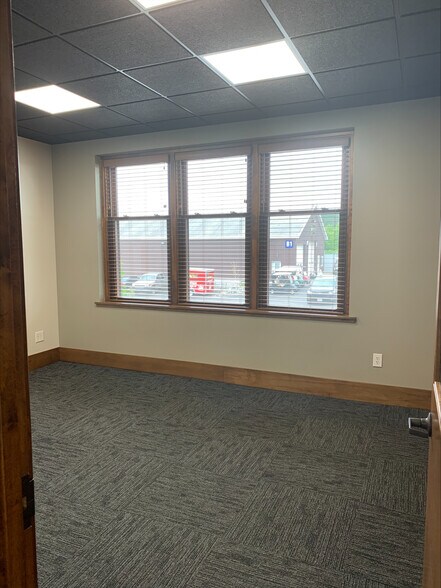 More Photos Of 1100 West St, Wausau Flex For Lease