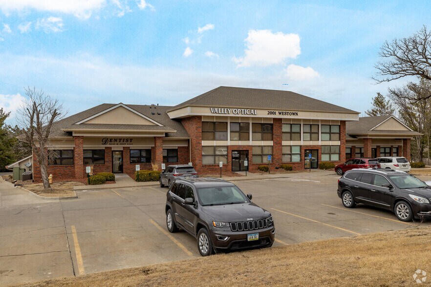 More Photos Of 2001 Westown Pky, West Des Moines Medical For Sale