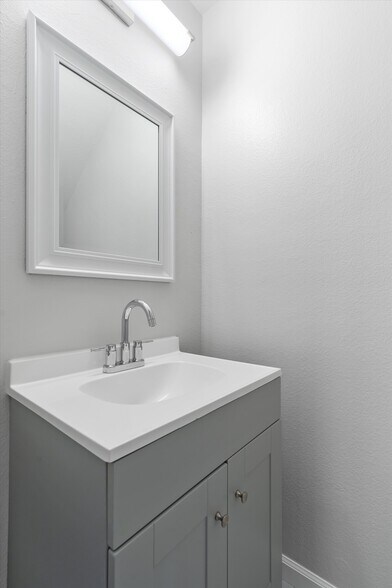 More Photos Of 113 Holmstrom St, Hutto Specialty For Sale