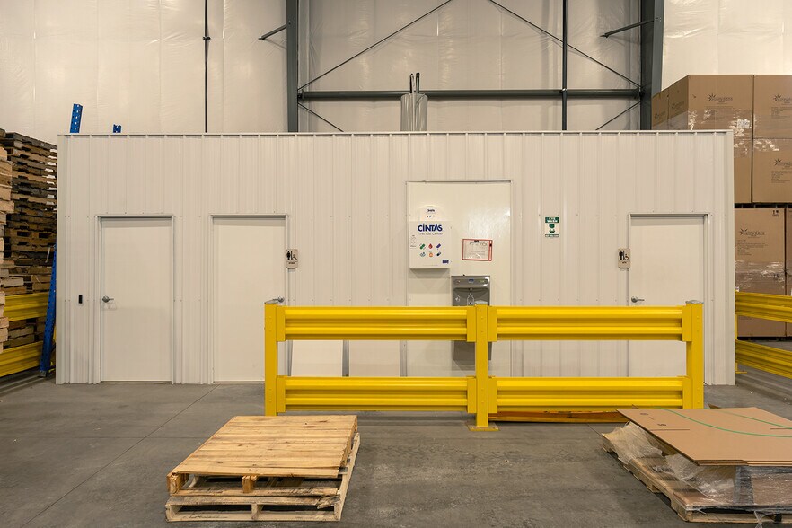 More Photos Of 2537 County Line rd, Eau Claire Manufacturing For Lease