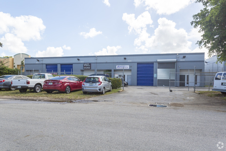 Primary Photo Of 2640-2666 W 79th St, Hialeah Warehouse For Lease