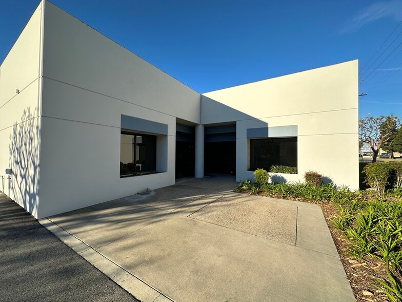 More Photos Of 1850 W Collins Ave, Orange Manufacturing For Lease