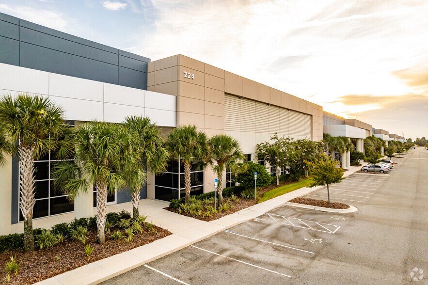 More Photos Of 8063 Beacon Lake Dr, Orlando Unknown For Lease