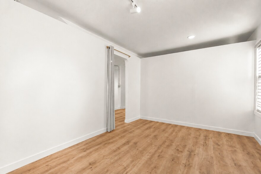 More Photos Of 1618 Parker Ave, Fort Lee Freestanding For Lease