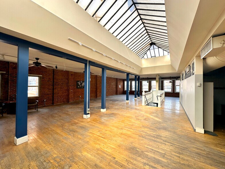 More Photos Of 2040-2048 Larimer St, Denver Storefront Retail Office For Lease