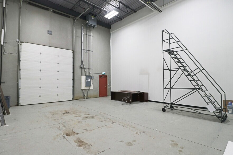 More Photos Of 4615 112th Ave SE, Calgary Warehouse For Lease