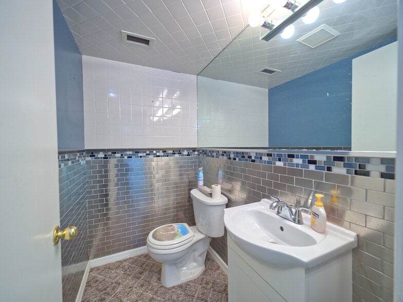 More Photos Of 629 S Broad St, Brooksville Office For Sale