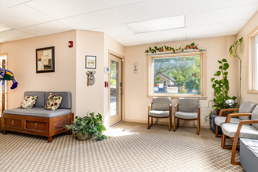 More Photos Of 32 Main St, Scottsville Storefront For Sale