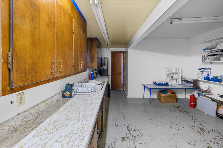 More Photos Of 338 Hazel St, Poplar Bluff Showroom For Sale