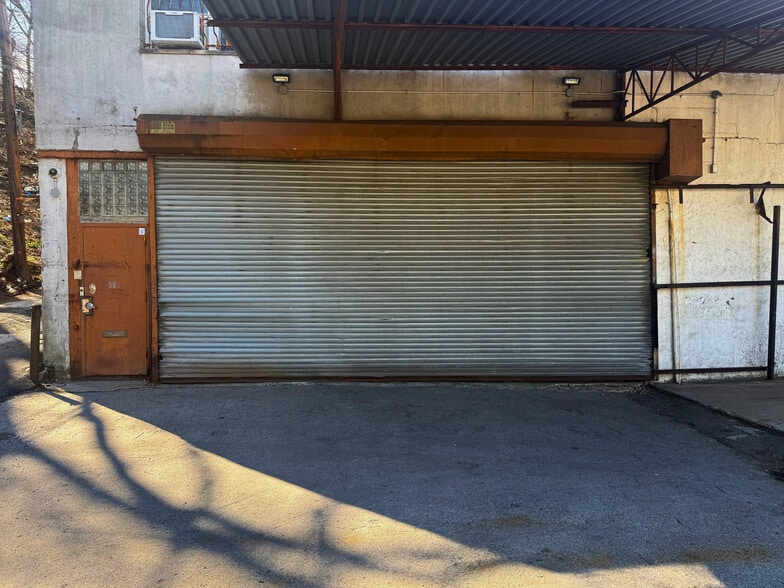 More Photos Of 229 S Waverly St, Yonkers Manufacturing For Sale