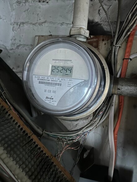 More Photos Of 983 26th St, Des Moines Multifamily For Sale