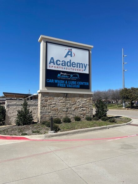 More Photos Of 5243 Naaman Forest Blvd, Garland Carwash For Sale