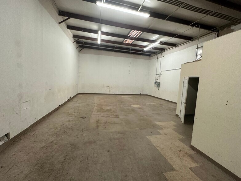 More Photos Of 4000 Fambrough Dr, Powder Springs Warehouse For Lease