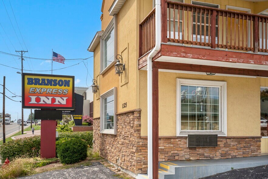 More Photos Of 1325 W Highway 76, Branson Hotel For Sale