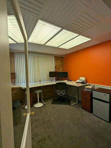 More Photos Of 33-35 NE Weidler St, Portland Office For Sale