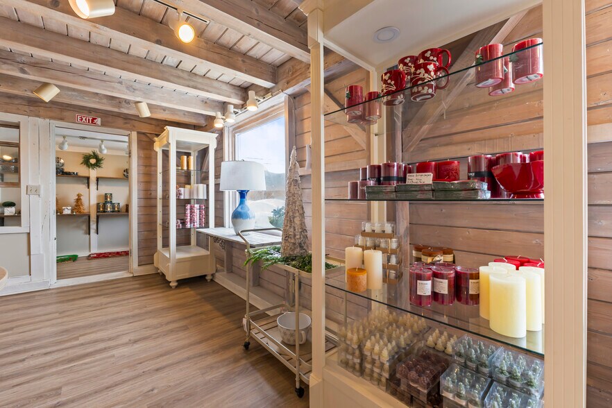 More Photos Of 2049 Post Rd, Wells Storefront Retail Office For Lease