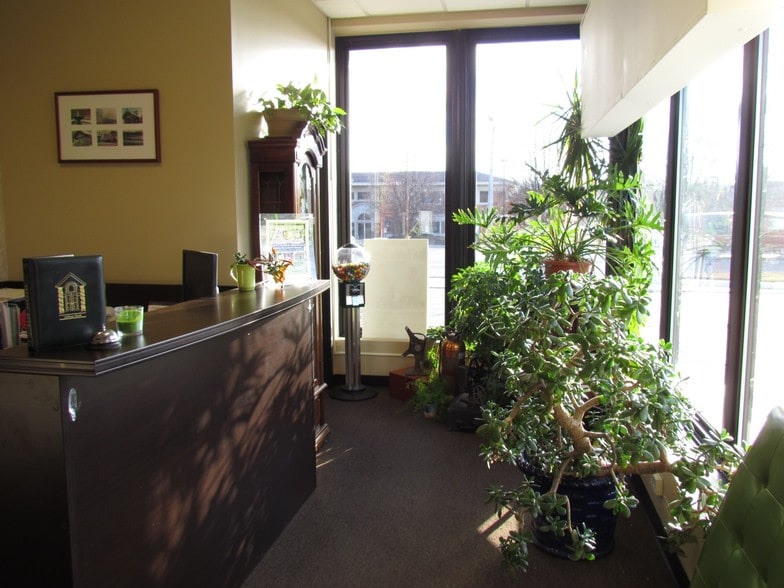 More Photos Of 465 E Roosevelt Rd, West Chicago Freestanding For Sale